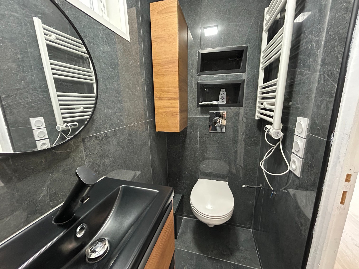 
                                                Vente
                                                 Immeuble - 5 lots rénovés avec extérieur