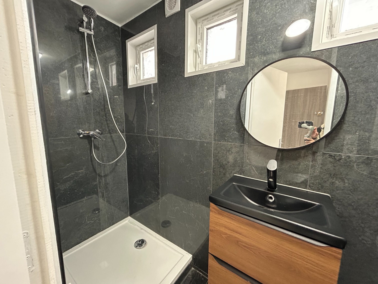 
                                                Vente
                                                 Immeuble - 5 lots rénovés avec extérieur