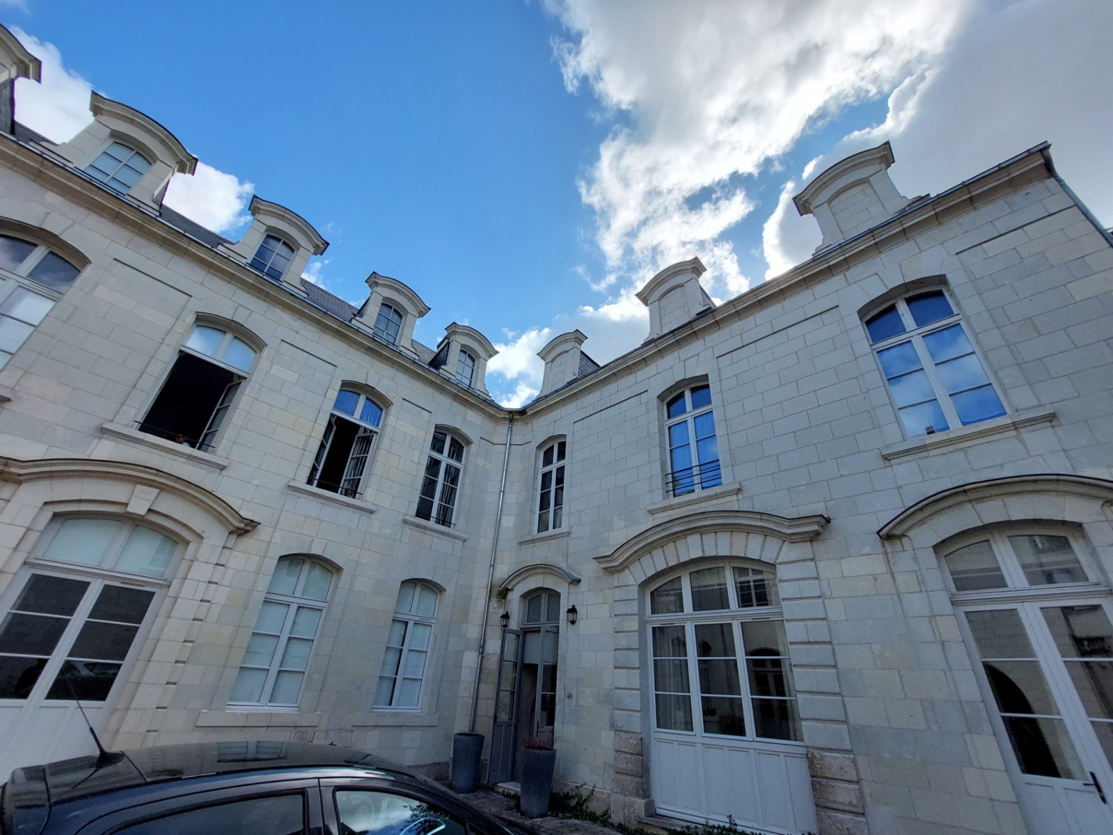
                                                Vente
                                                 Immeuble 592 m² - 12 logements