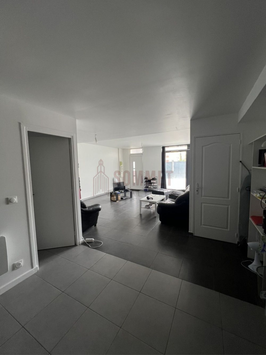 
                                                Vente
                                                 Immeuble 8 pièces