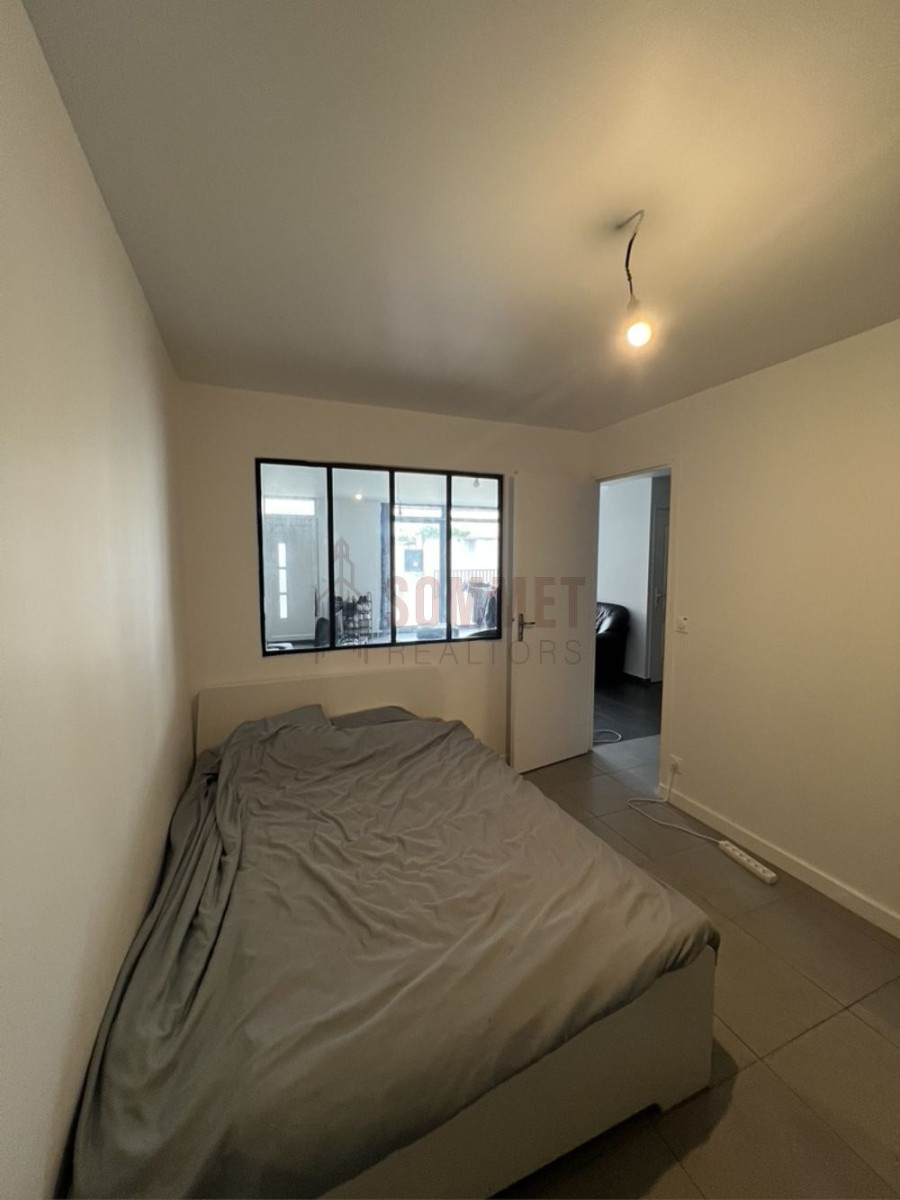 
                                                Vente
                                                 Immeuble 8 pièces