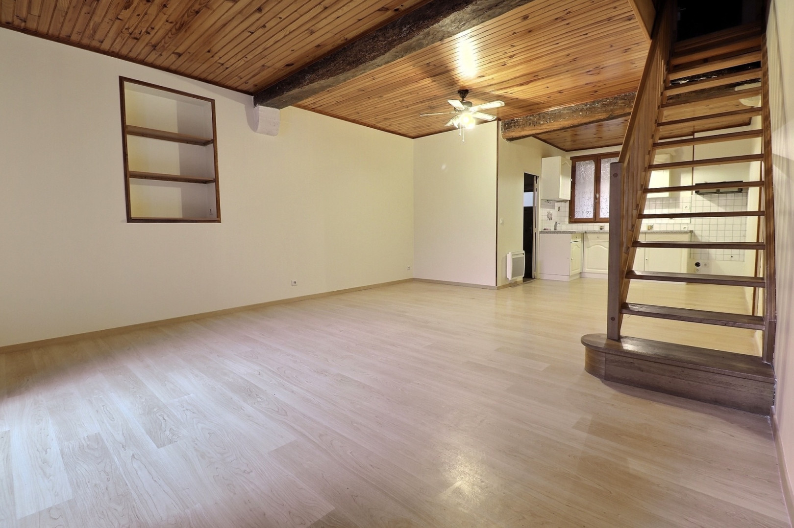 
                                                Vente
                                                 Immeuble 9 pièces
