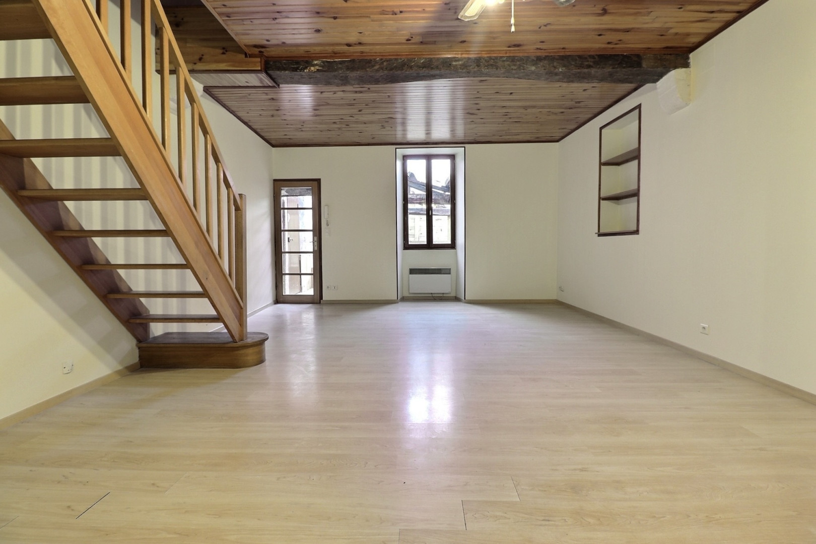 
                                                Vente
                                                 Immeuble 9 pièces