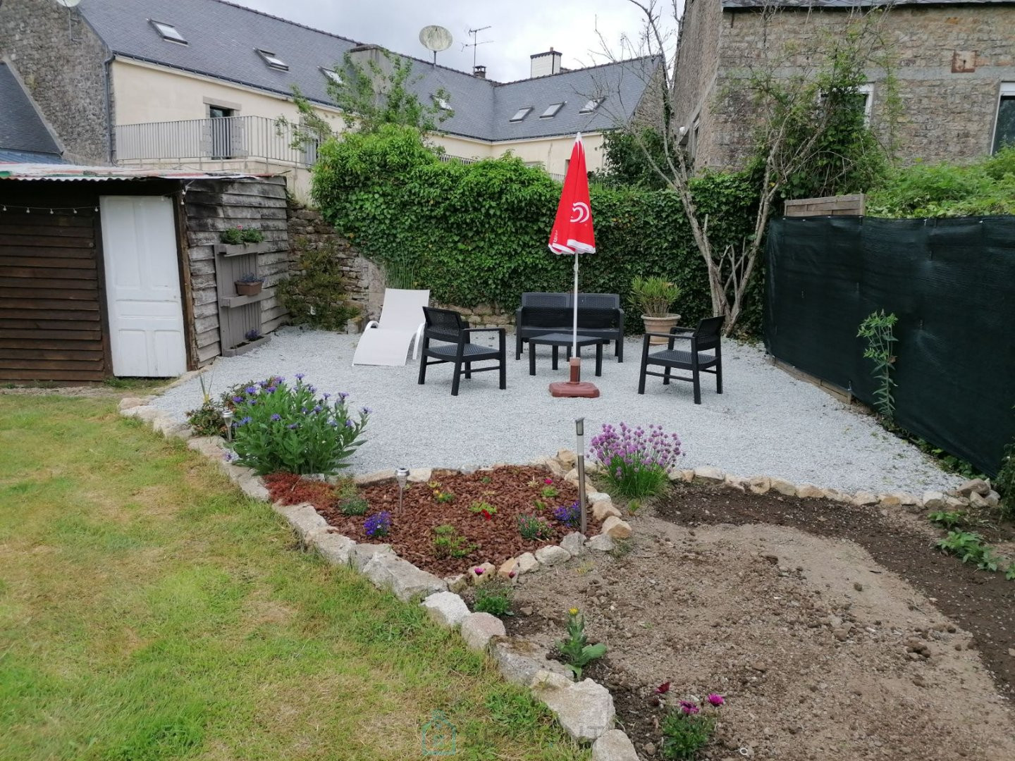 
                                                Vente
                                                 Immeuble avec fond de commerce Pizzéria-Grill et un appartement