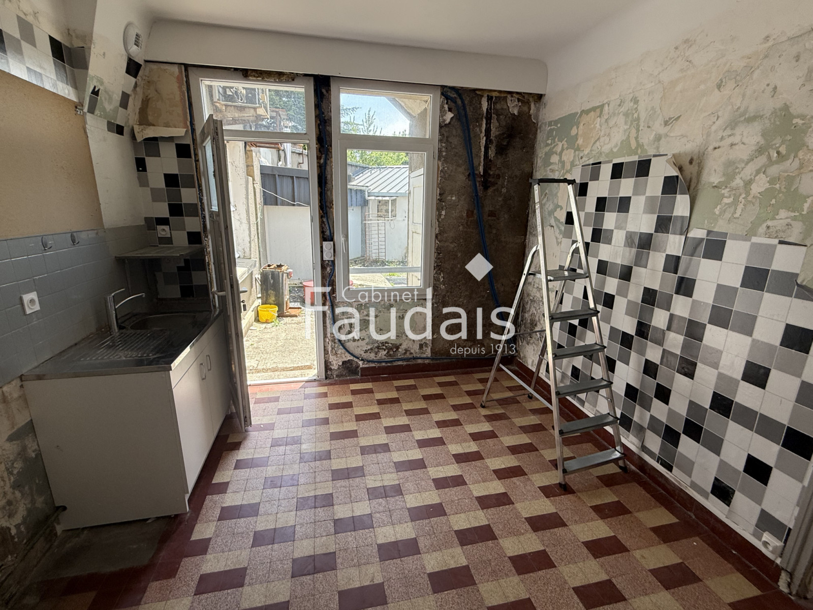 Vente
                                                 immeuble bourg RONCEY