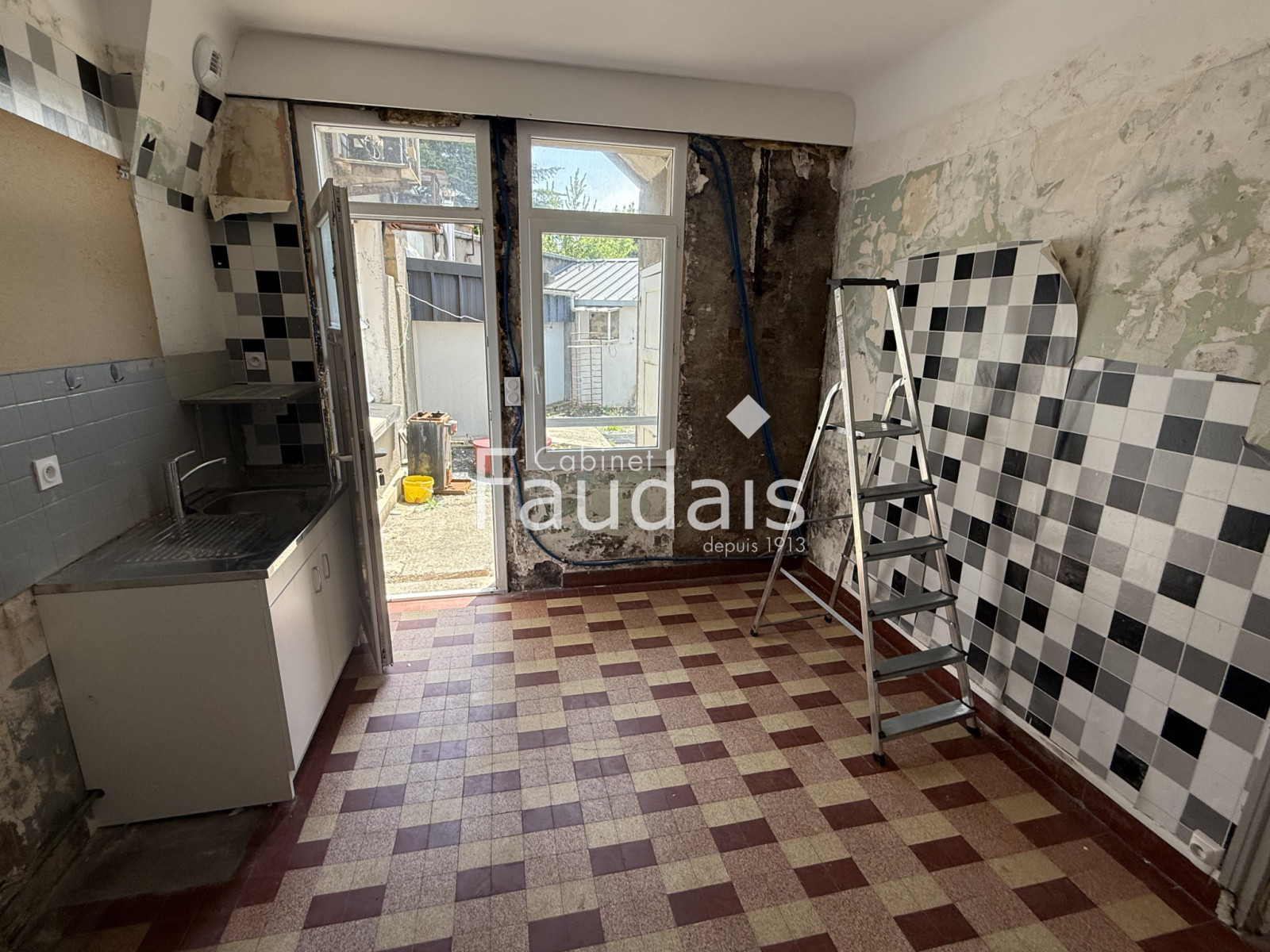 
                                                Vente
                                                 immeuble bourg RONCEY