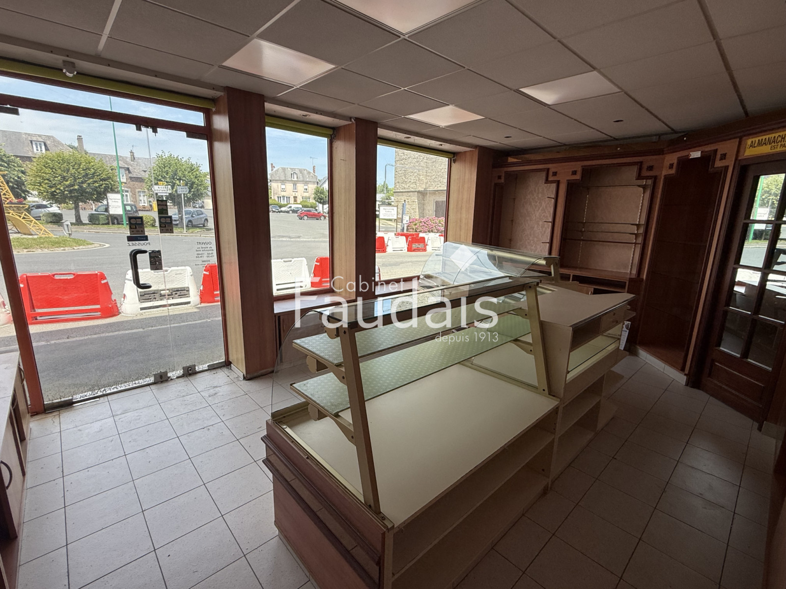 
                                                Vente
                                                 immeuble bourg RONCEY
