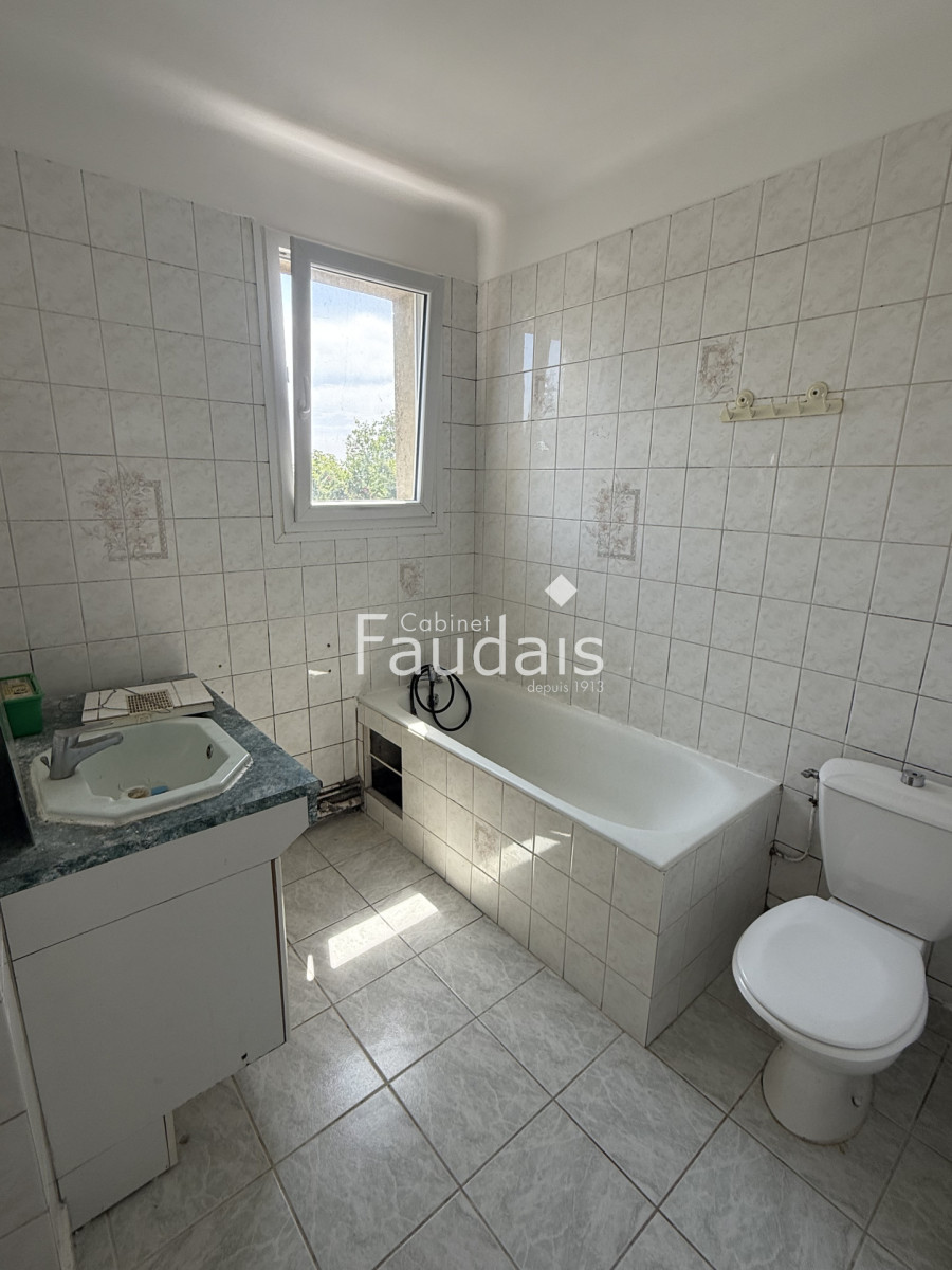 
                                                Vente
                                                 immeuble bourg RONCEY