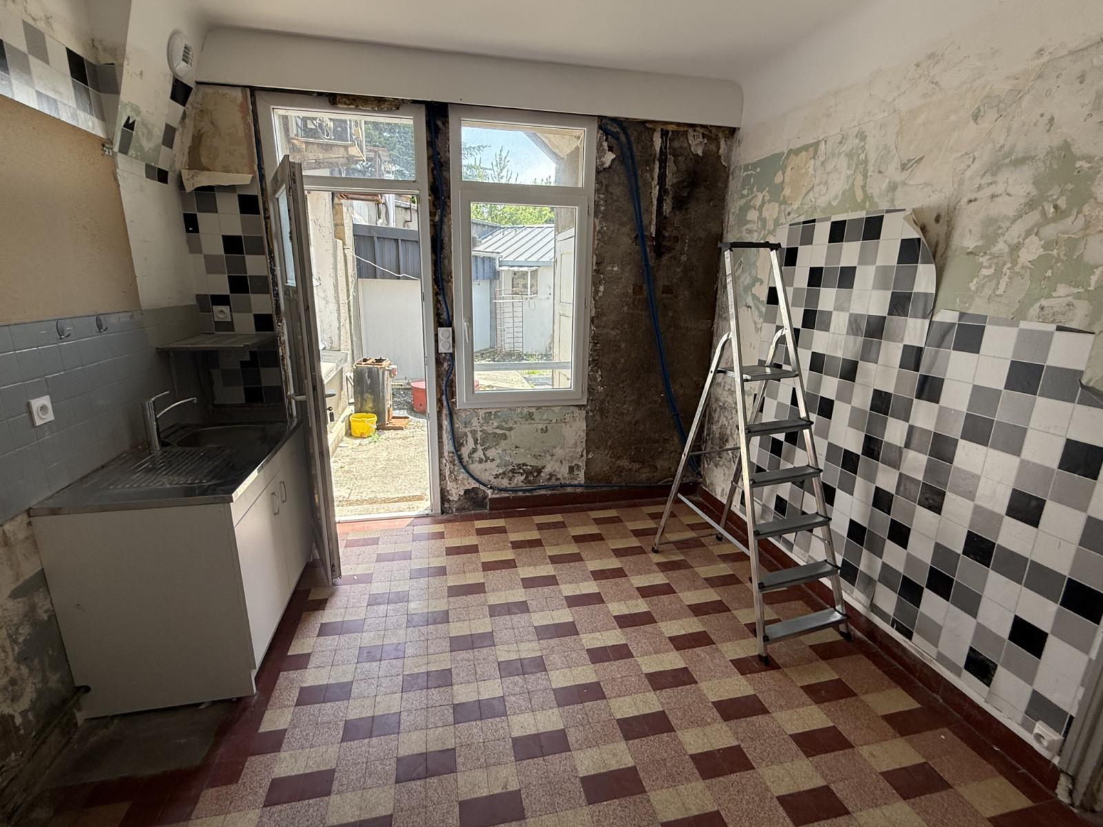 
                                                Vente
                                                 immeuble bourg RONCEY