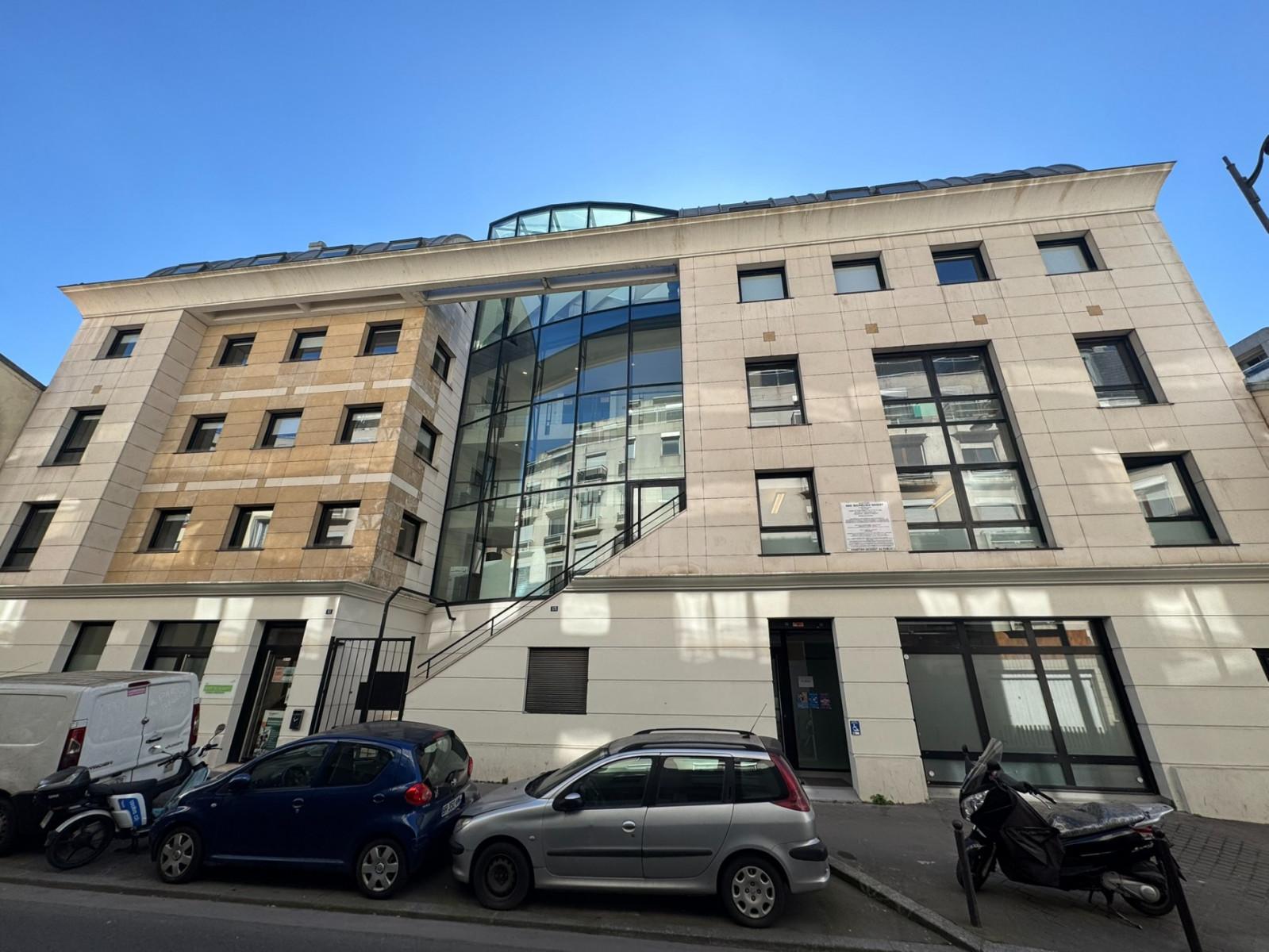 
                                                Vente
                                                 Immeuble Bureaux Paris 19