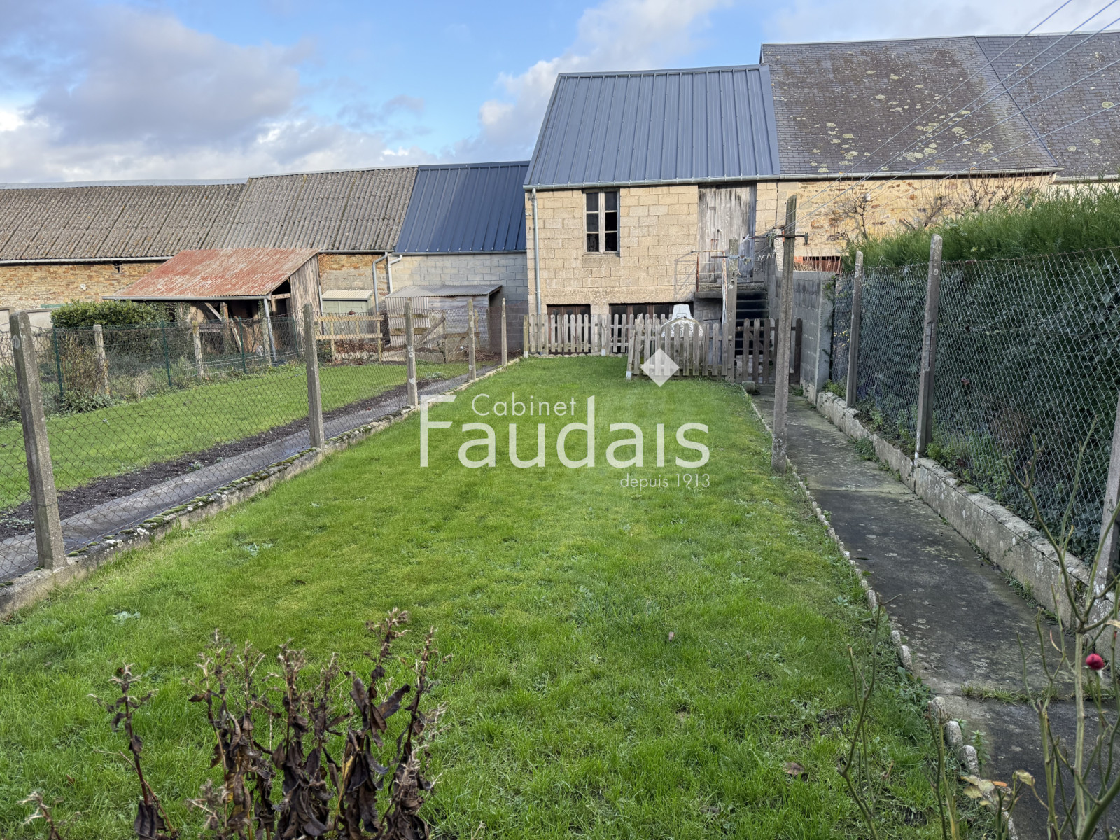 
                                                Vente
                                                 immeuble centre bourg LANDELLES ET COUPIGNY