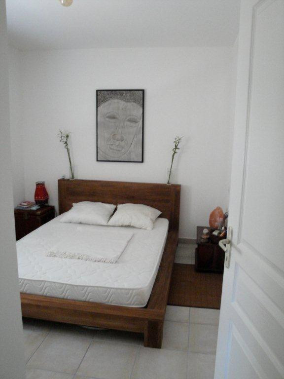 
                                                Location
                                                 Immeuble dans un quartier très calme.