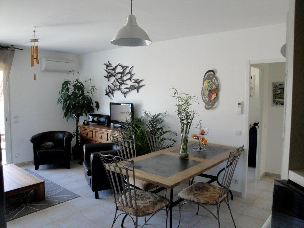 
                                                Location
                                                 Immeuble dans un quartier très calme.