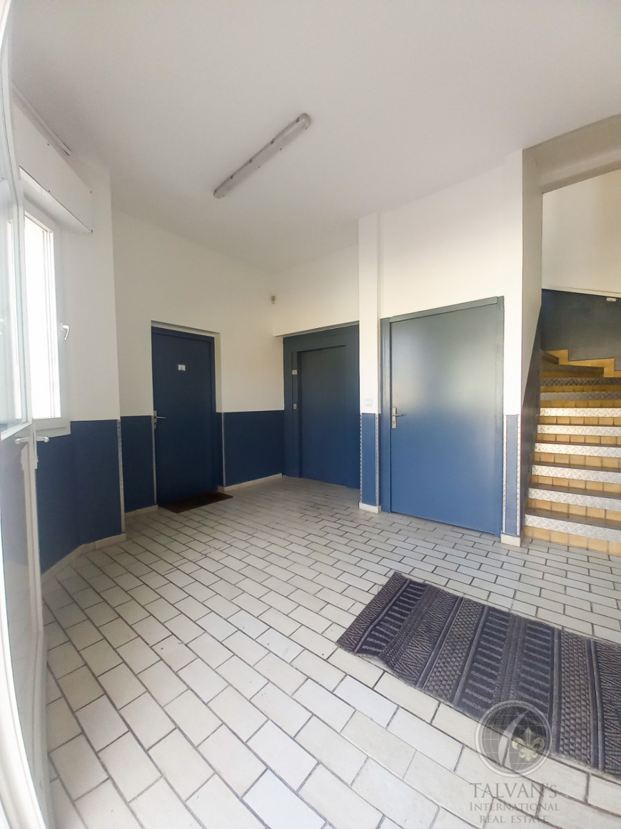 
                                                Vente
                                                 Immeuble de 995m² situé à 5km de Paris (Clamart)