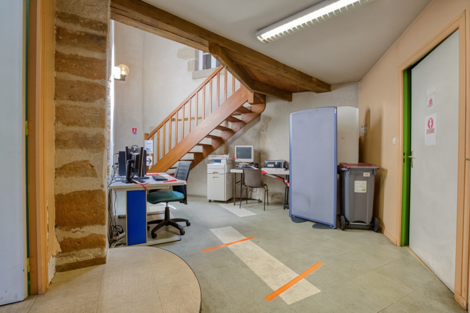 
                                                Vente
                                                 Immeuble de bureaux  loués à La Châtre (36)