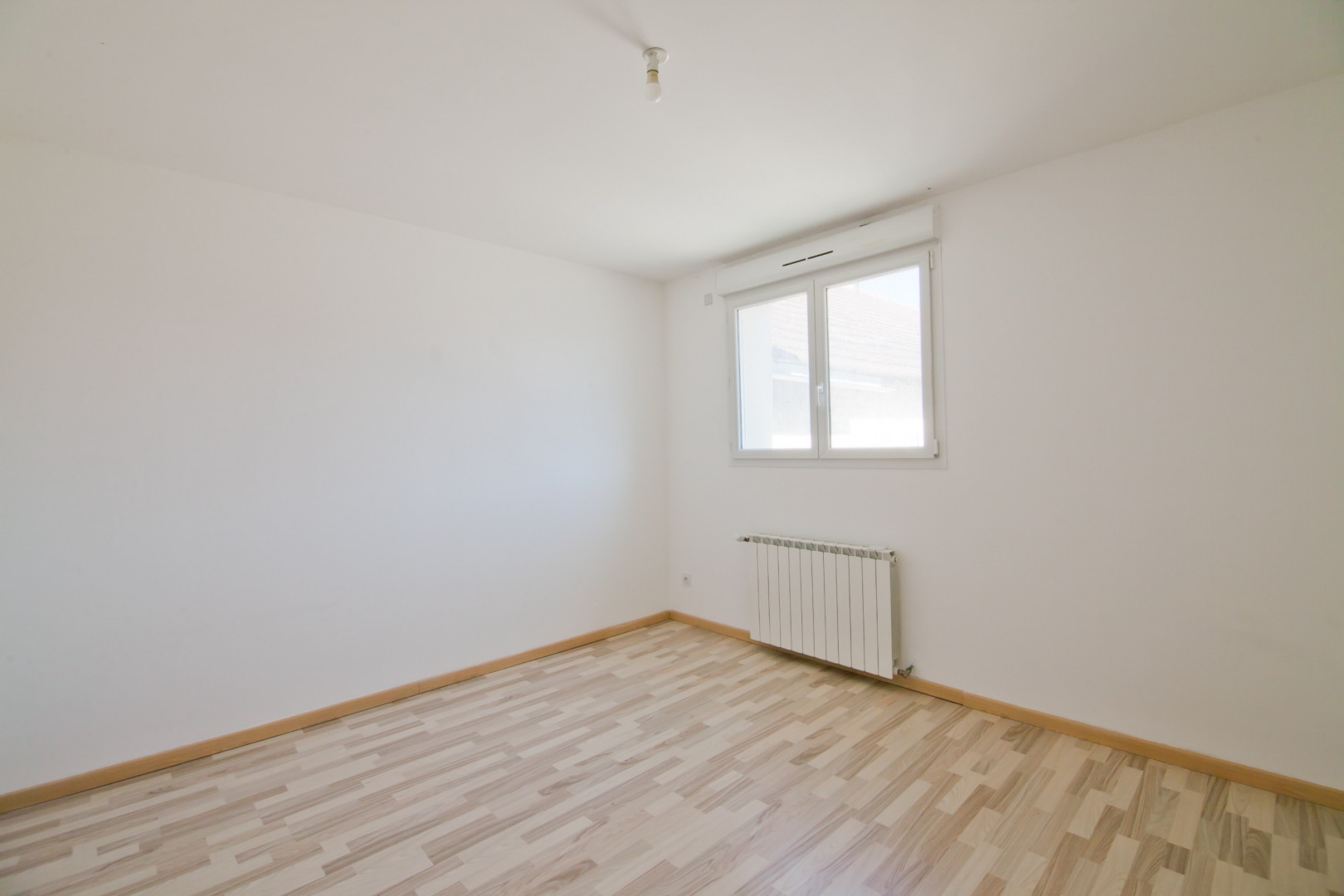 
                                                Vente
                                                 Immeuble de rapport  15 appartements  Romilly (10)