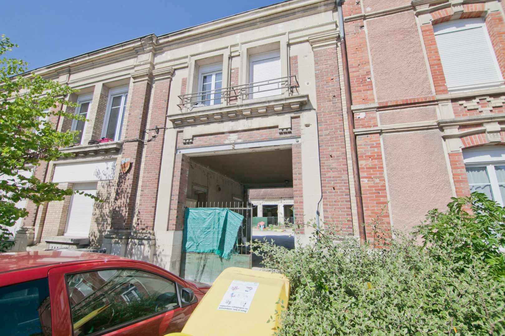 
                                                Vente
                                                 Immeuble de rapport  15 appartements  Romilly (10)