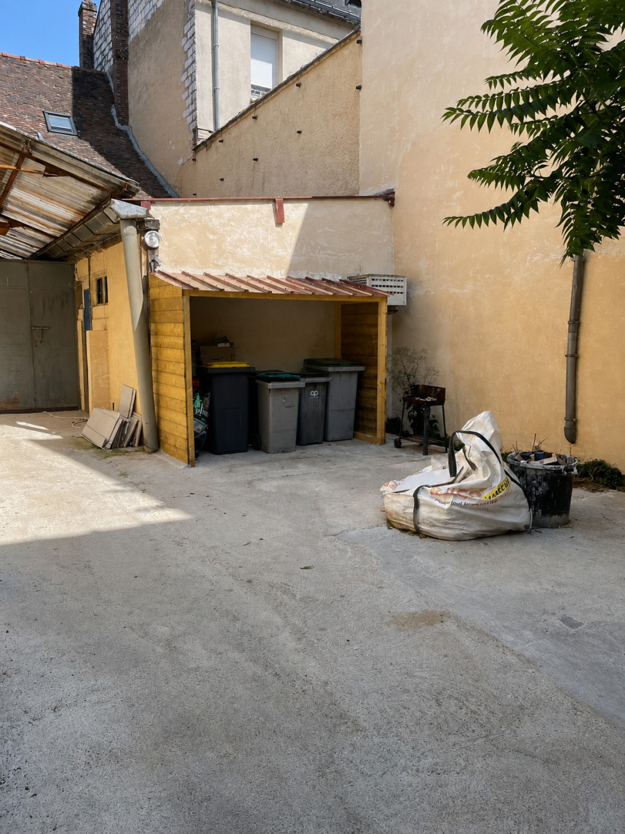 
                                                Vente
                                                 Immeuble de rapport rénové – 8 lots