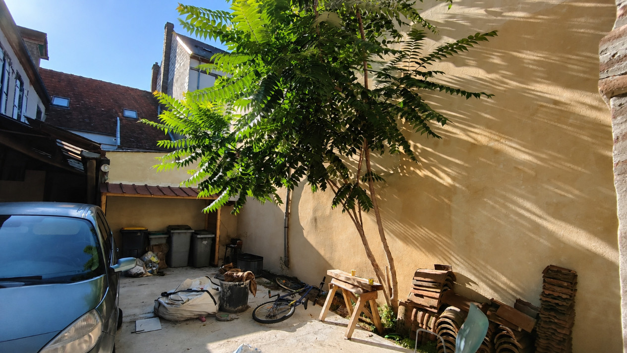 
                                                Vente
                                                 Immeuble de rapport rénové – 8 lots