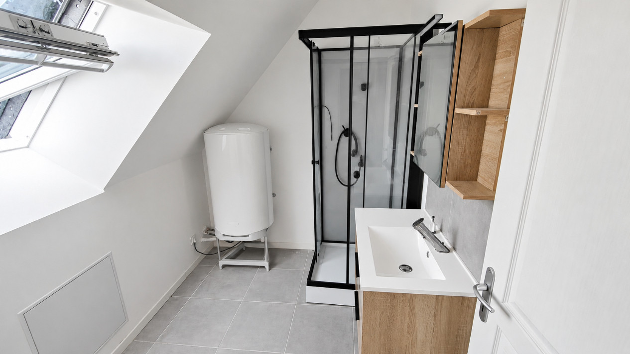 
                                                Vente
                                                 Immeuble de rapport rénové – 8 lots