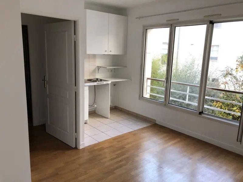 
                                                Location
                                                 Immeuble de standing - Studio lumineux et repeint