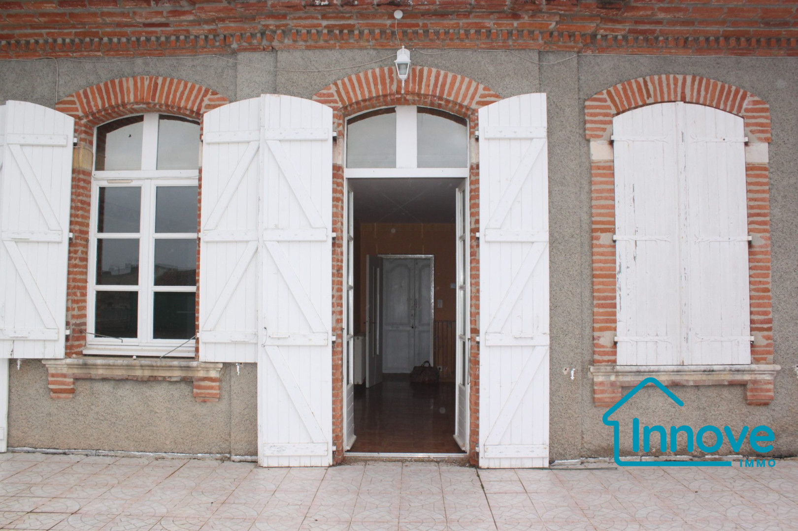 
                                                Vente
                                                 Immeuble et parking au coeur de Grenade