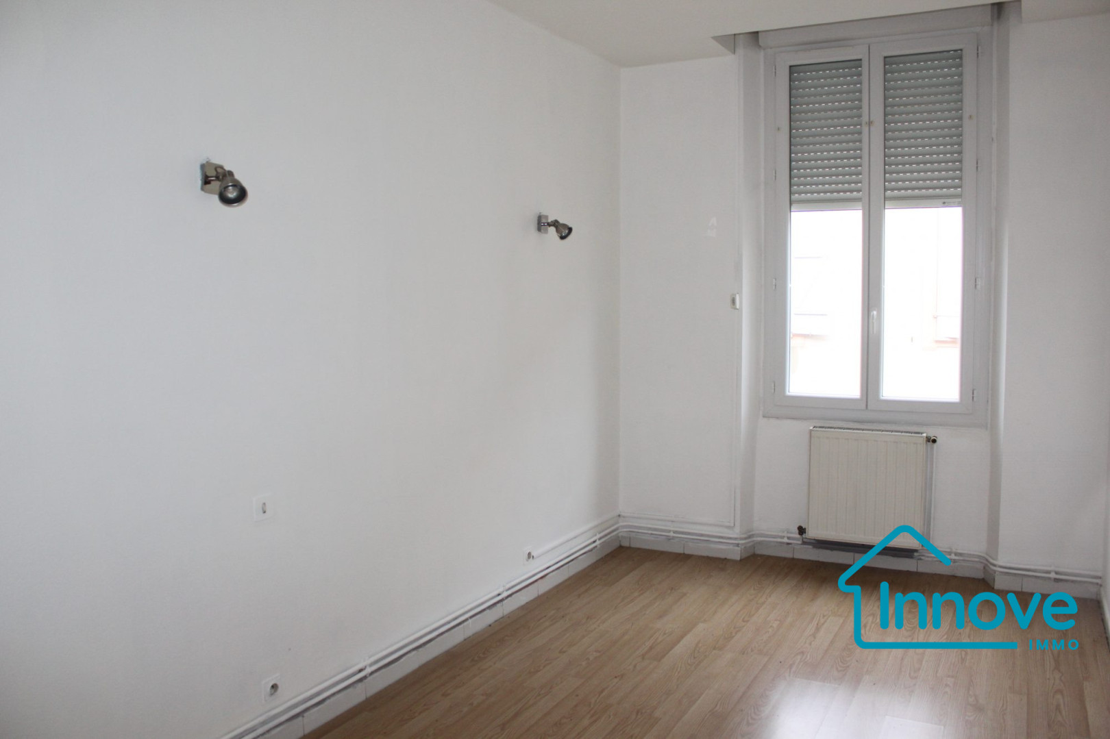 
                                                Vente
                                                 Immeuble et parking au coeur de Grenade