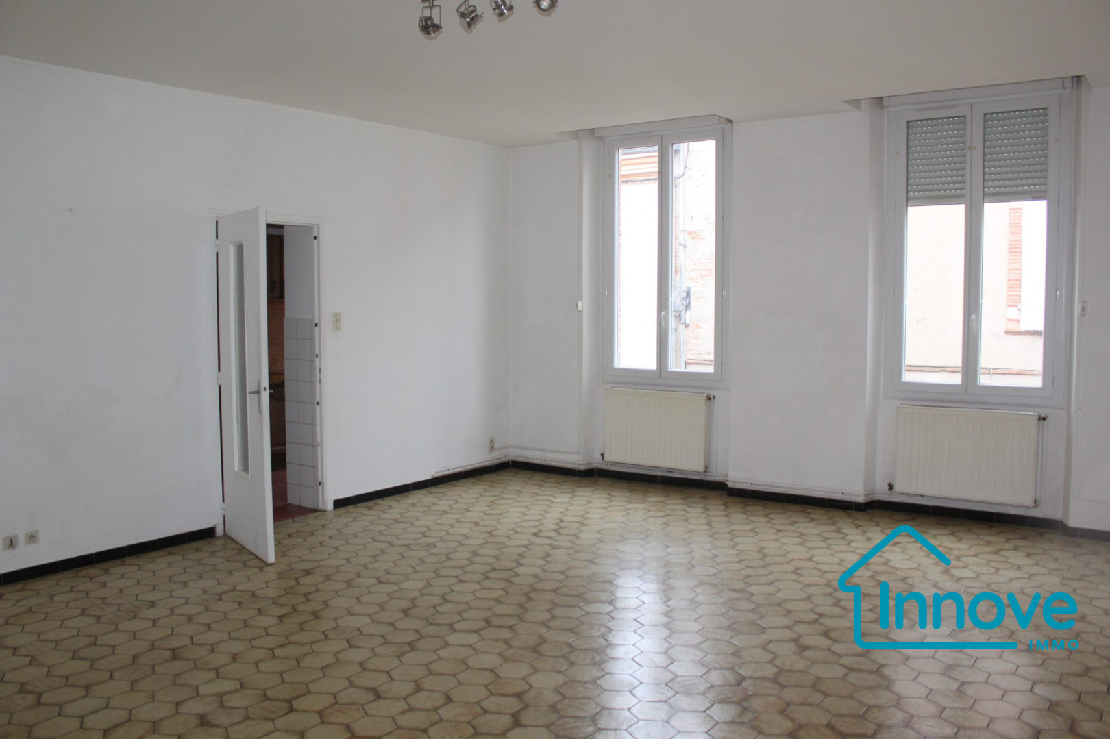 
                                                Vente
                                                 Immeuble et parking au coeur de Grenade