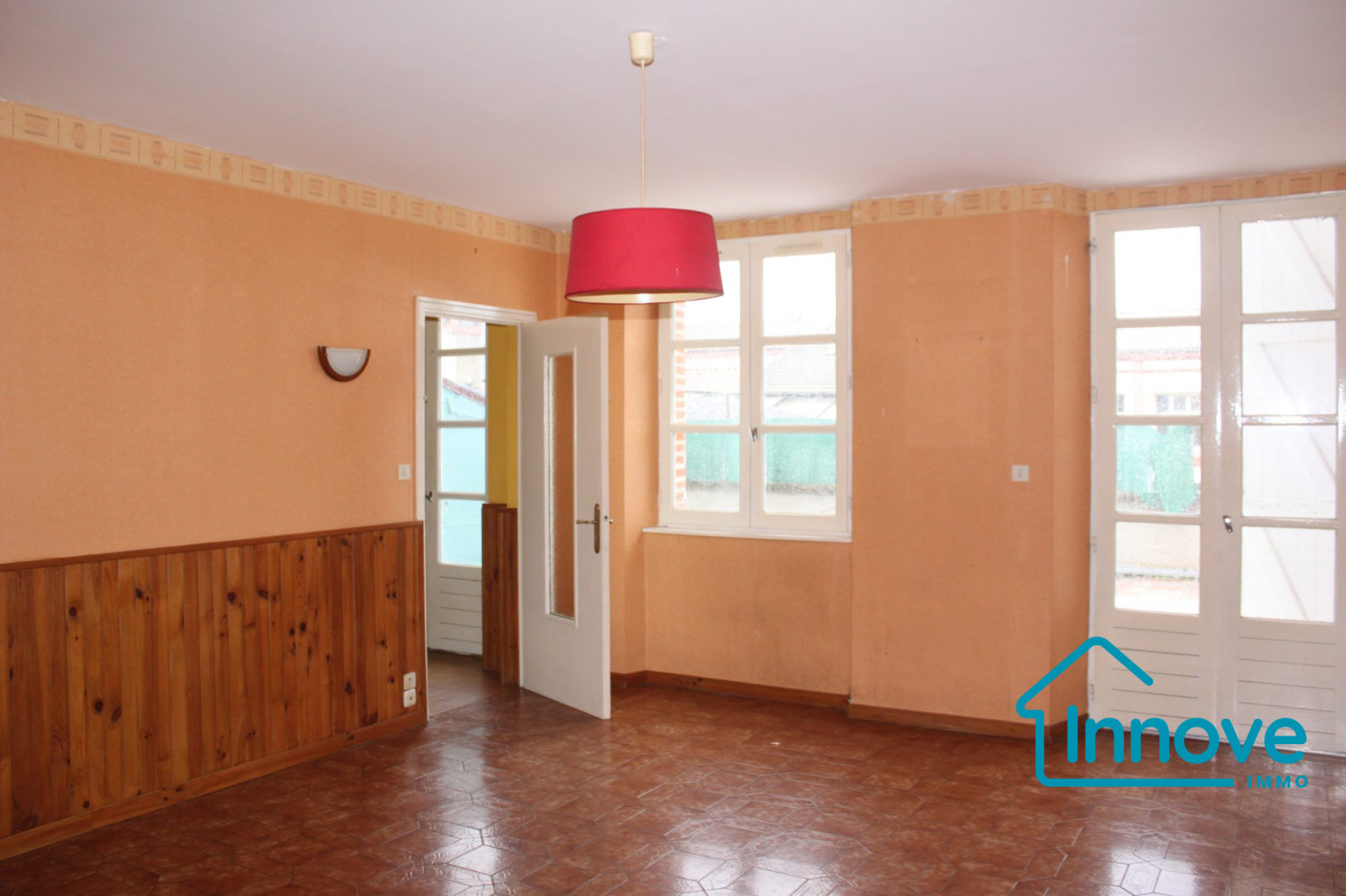 
                                                Vente
                                                 Immeuble et parking au coeur de Grenade