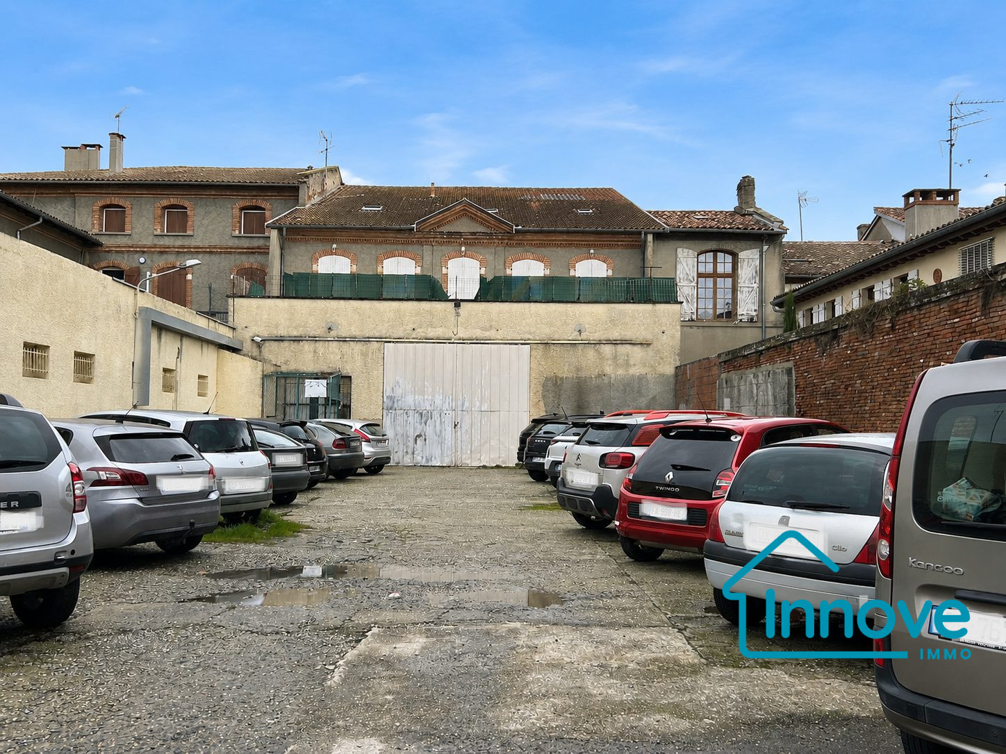 
                                                Vente
                                                 Immeuble et parking au coeur de Grenade