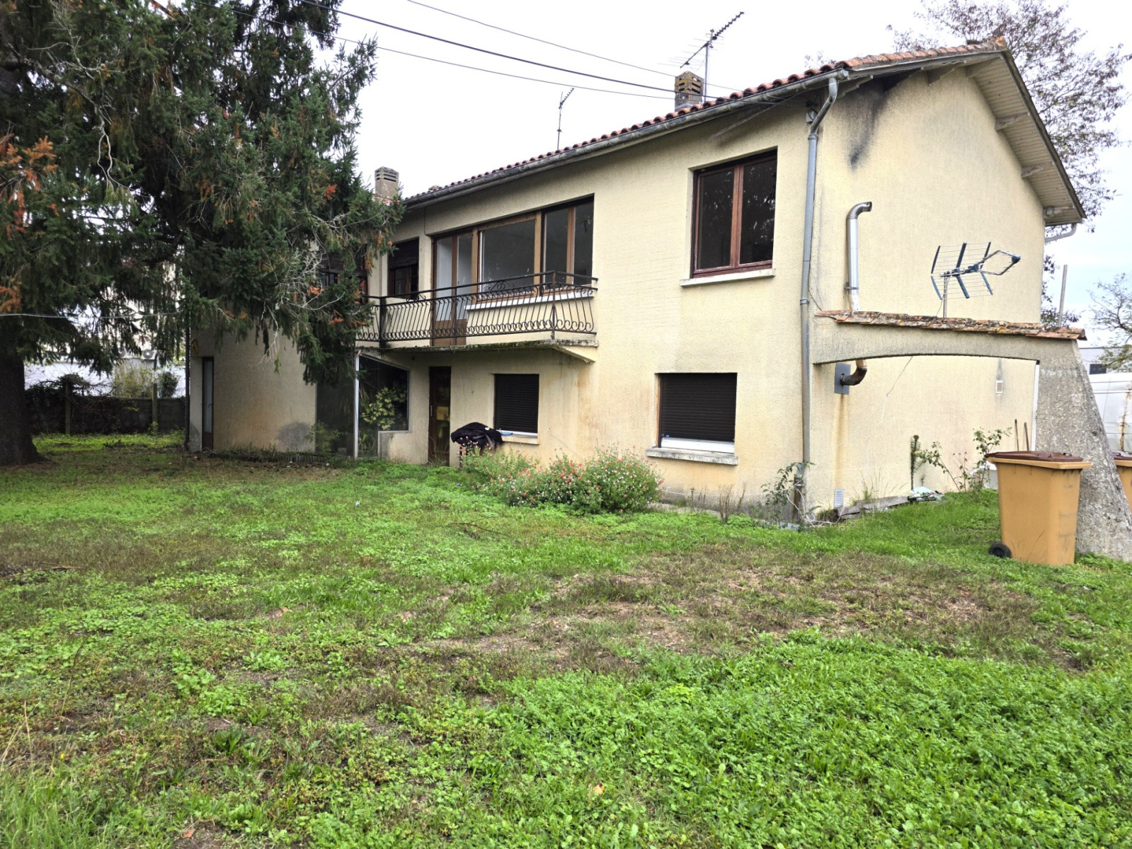 
                                                Vente
                                                 Immeuble / Maison divisible à Libourne 264 m²