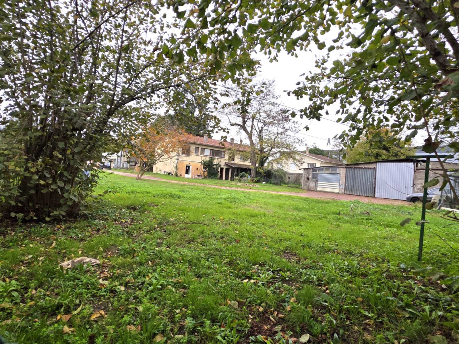 
                                                Vente
                                                 Immeuble / Maison divisible à Libourne 264 m²