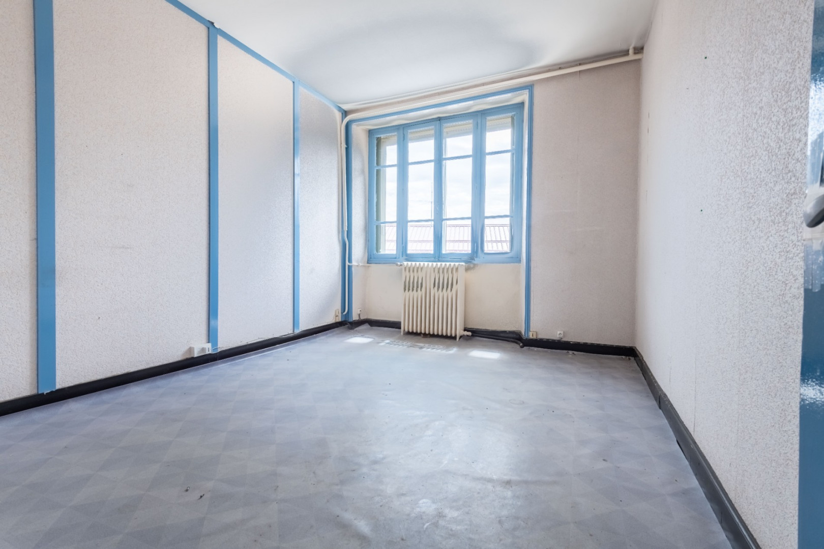 
                                                Vente
                                                 Immeuble mixte  - 732 m² - Langogne