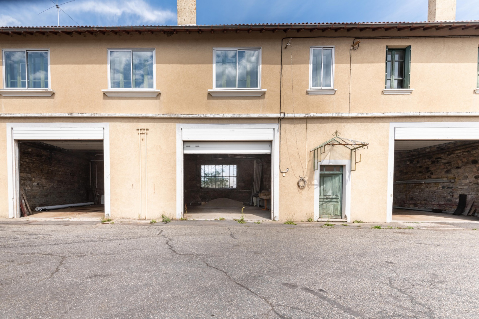 
                                                Vente
                                                 Immeuble mixte  - 732 m² - Langogne