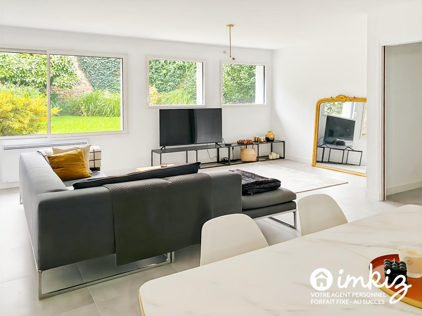
                                                Vente
                                                 Immeuble mixte de 240 m² centre historique d'Auray