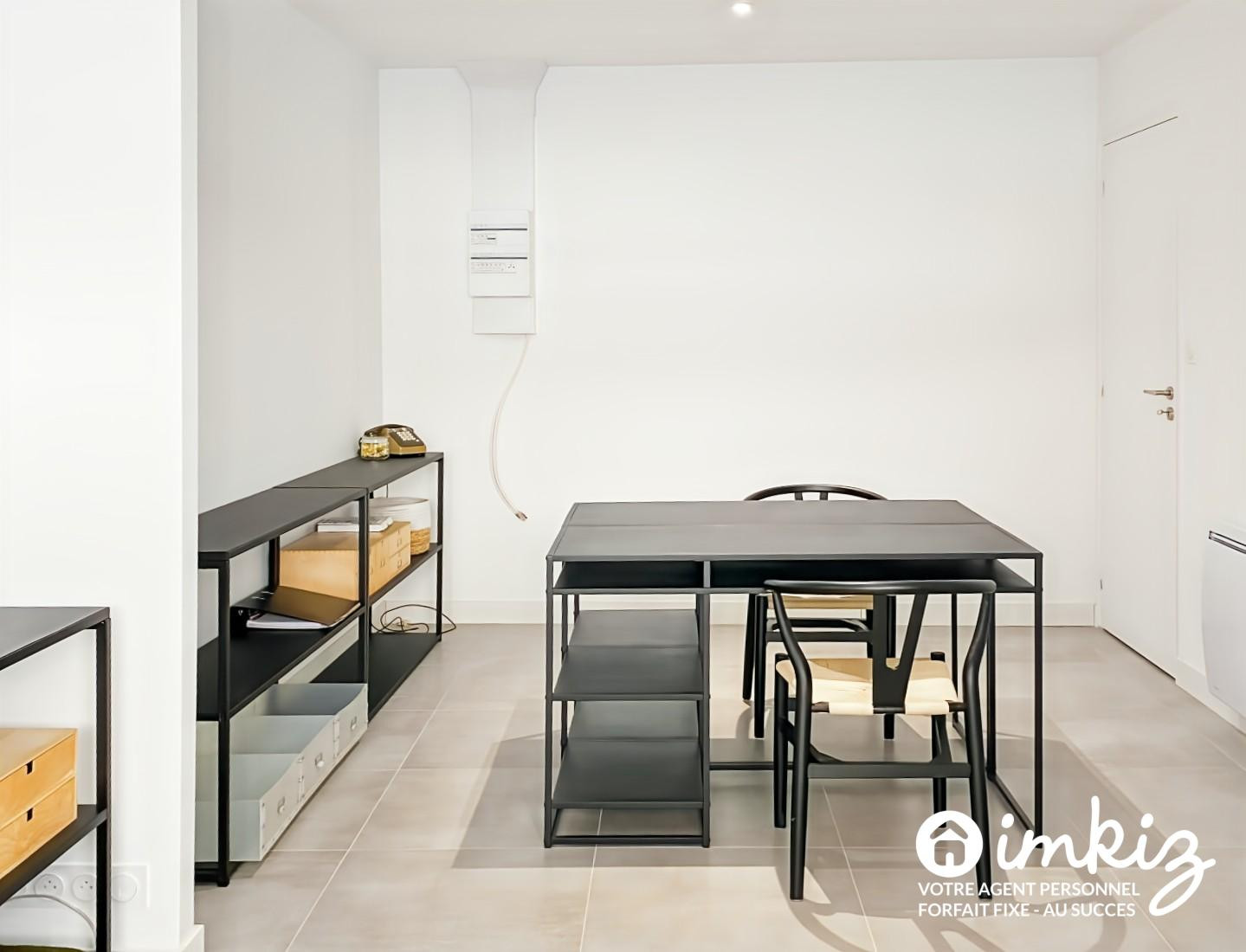 
                                                Vente
                                                 Immeuble mixte de 240 m² centre historique d'Auray