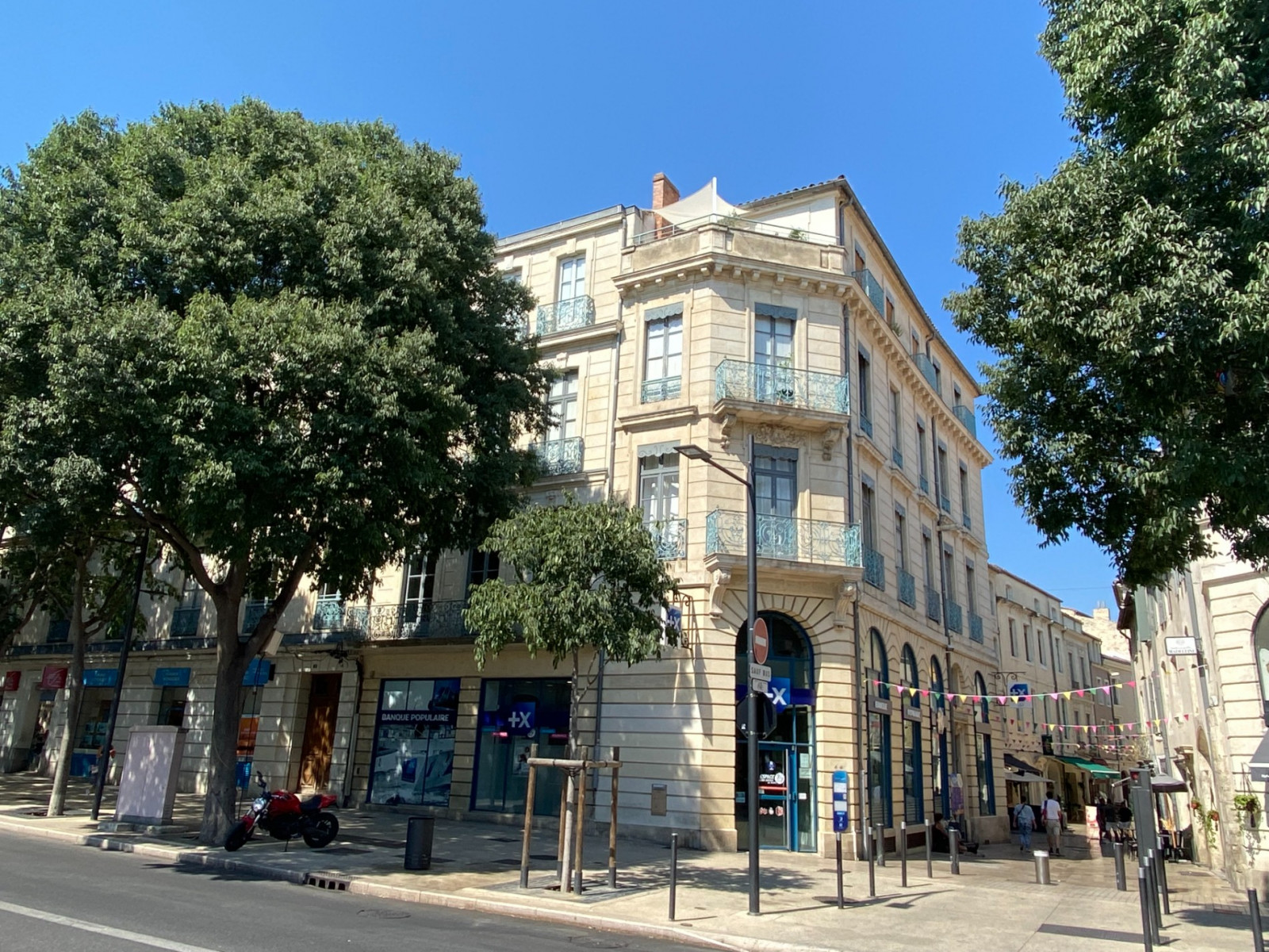 
                                                Vente
                                                 Immeuble Nîmes - 1 590 m²