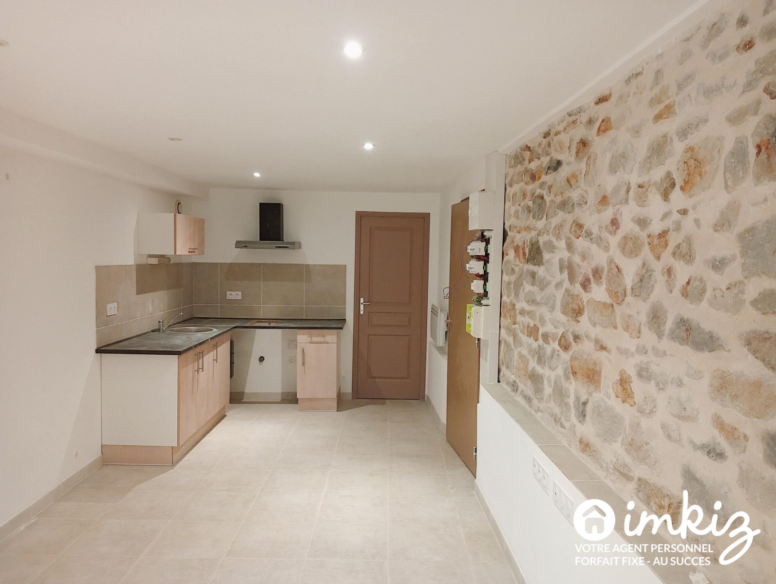 
                                                Vente
                                                 Immeuble rénové - 8 appartements