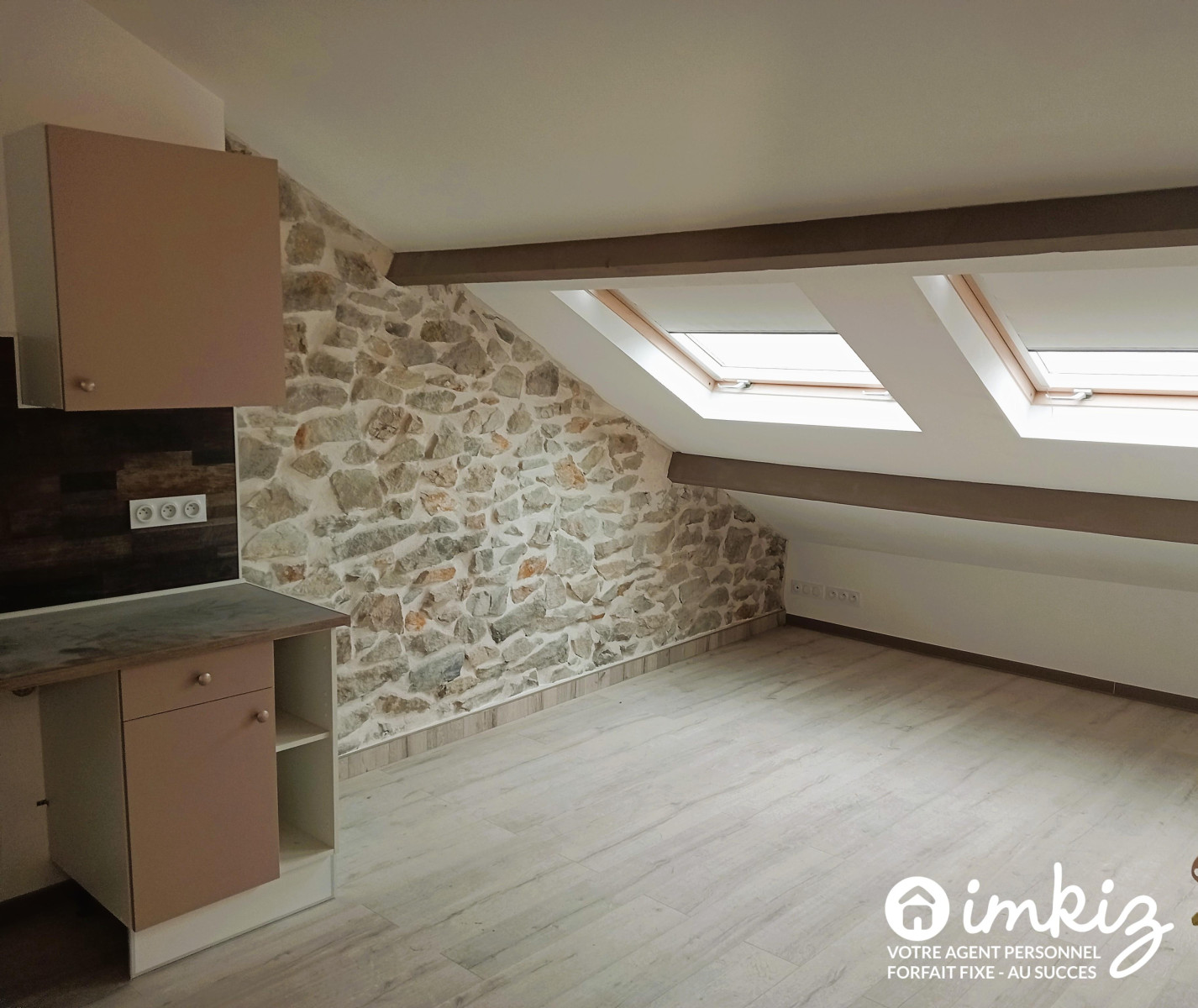 
                                                Vente
                                                 Immeuble rénové - 8 appartements