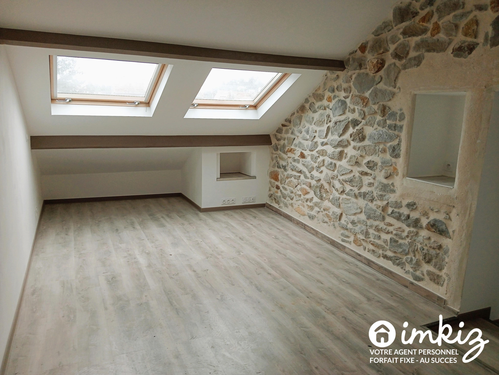 
                                                Vente
                                                 Immeuble rénové - 8 appartements