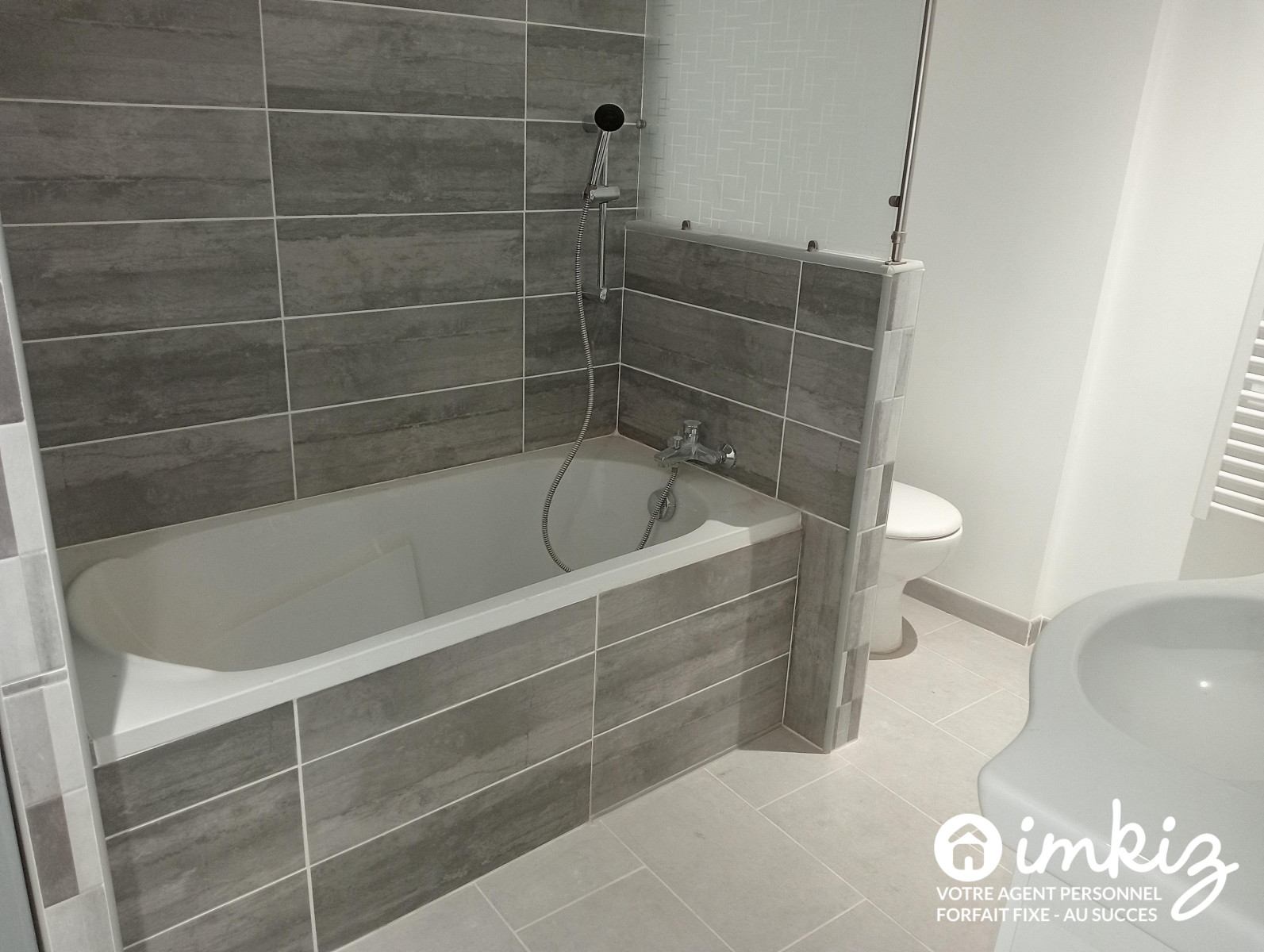 
                                                Vente
                                                 Immeuble rénové - 8 appartements