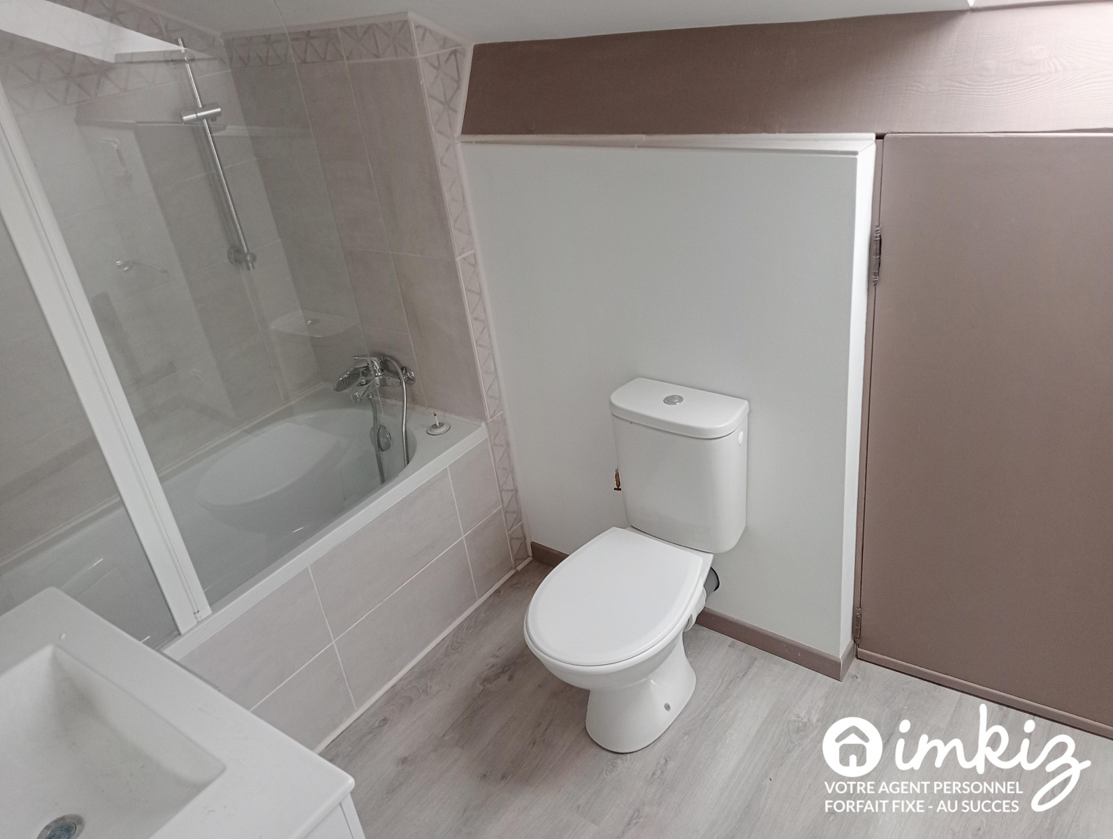 
                                                Vente
                                                 Immeuble rénové - 8 appartements