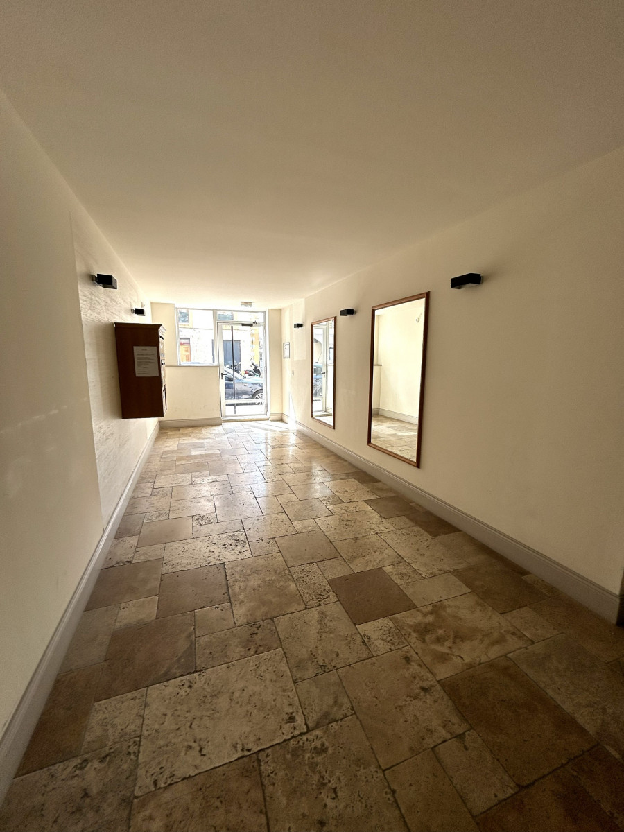 
                                                Vente
                                                 Immeuble résidentiel - Sète 34 - 1 573 m²