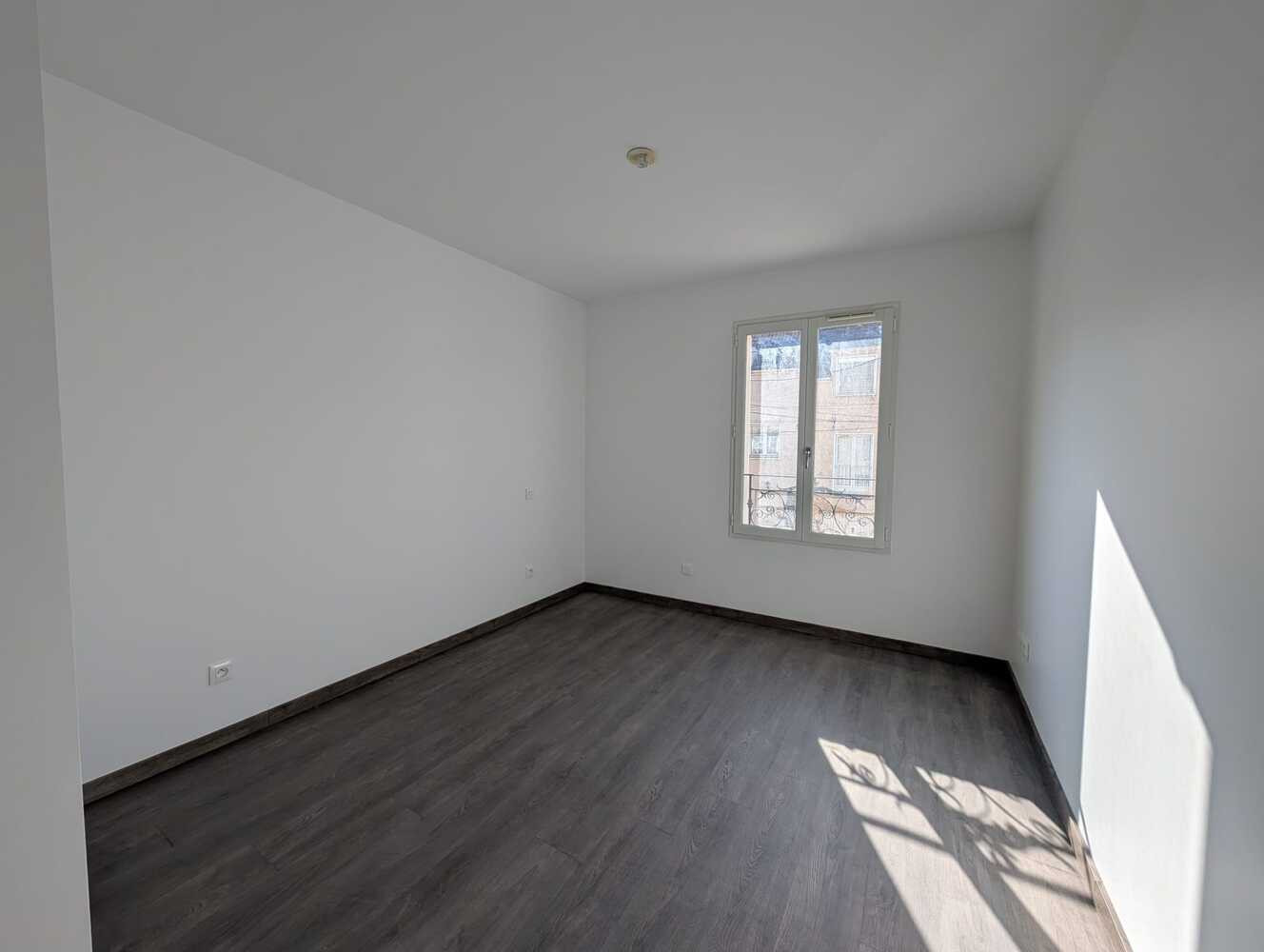
                                                Vente
                                                 Immeuble Vaujours