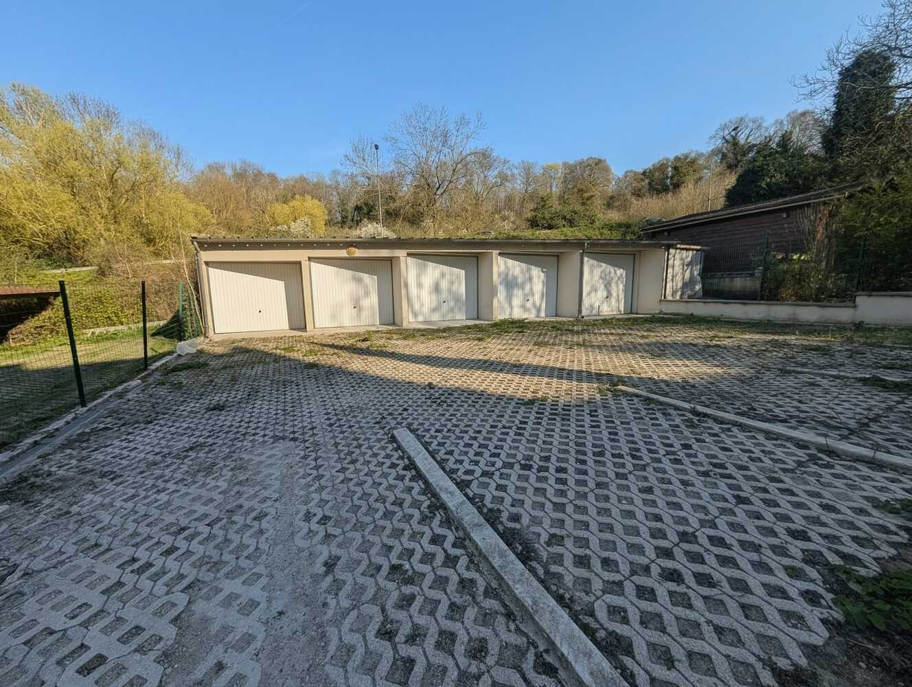 
                                                Vente
                                                 Immeuble Vaujours