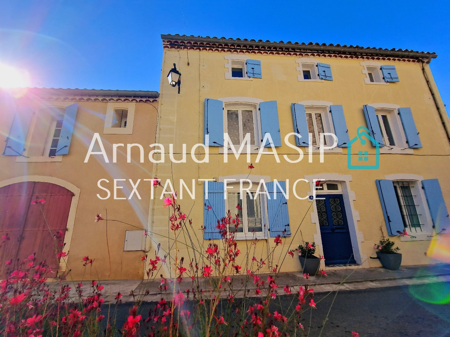
                                                Vente
                                                 IMPOSANT ENSEMBLE IMMOBILIER, 2 MAISONS ATTENANTES, 8 CHAMBRES, GRAND JARDIN, PISCINE HORS SOL, AU CALME