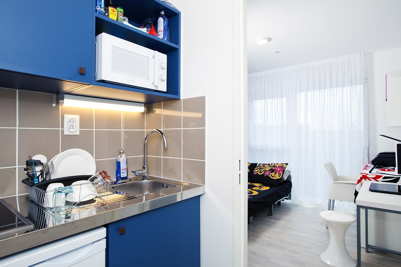 
                                                Vente
                                                 Investissement locatif - studio 1e étage + parking