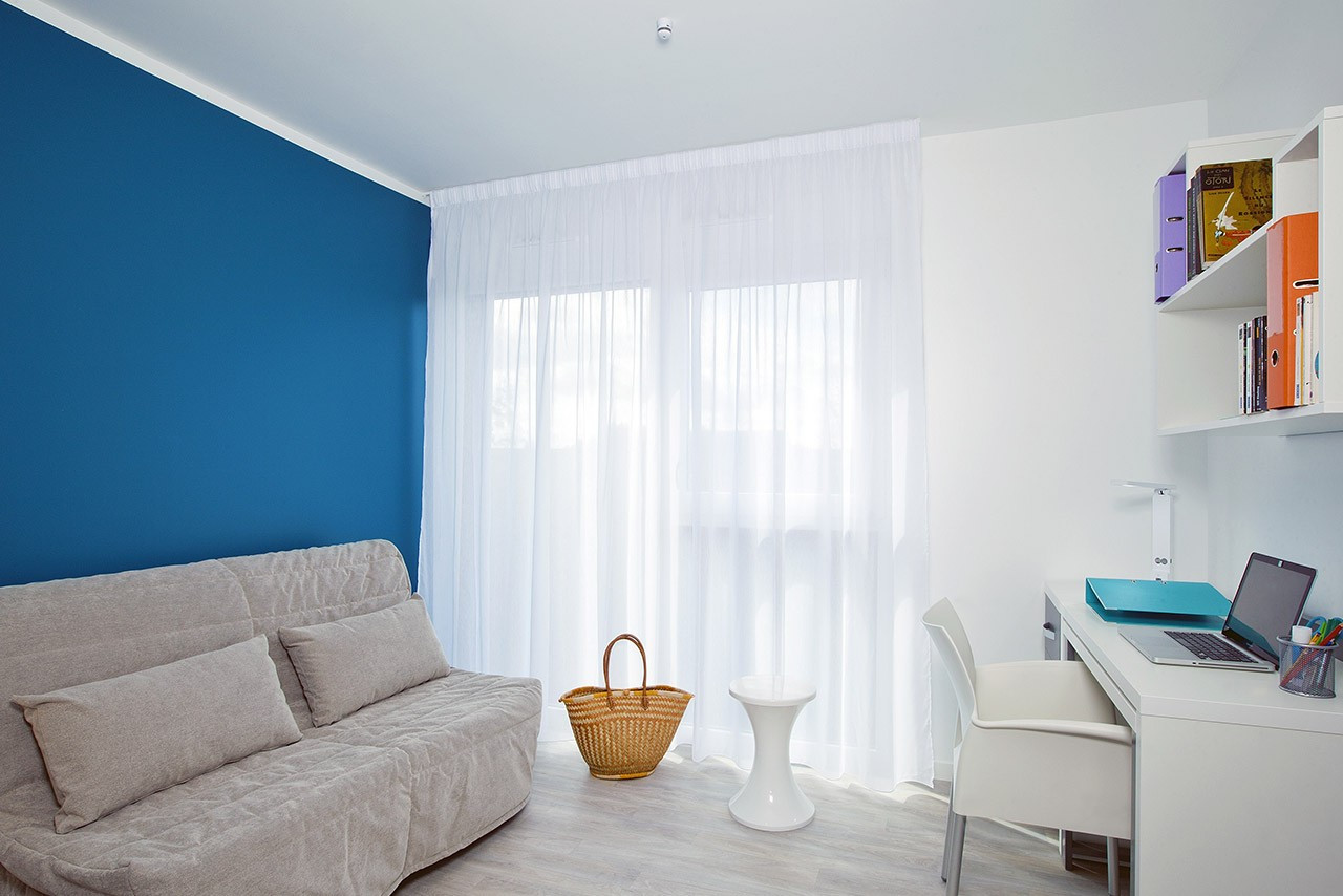 
                                                Vente
                                                 Investissement locatif - studio 1e étage + parking