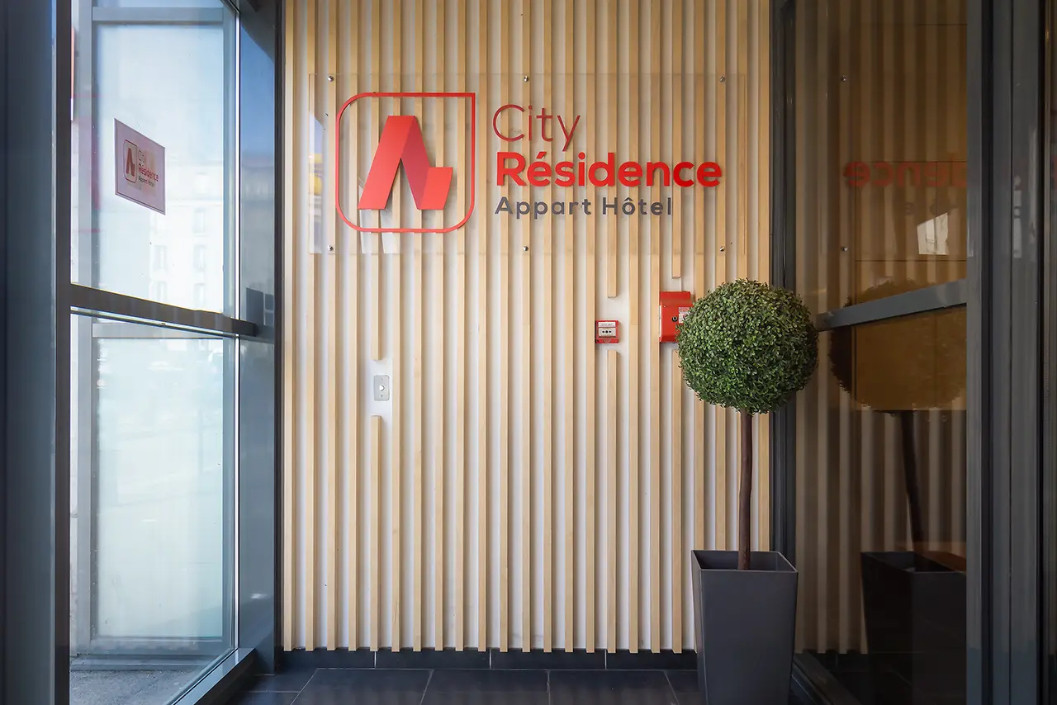 
                                                Vente
                                                 Investissement locatif - studio 4e + parking