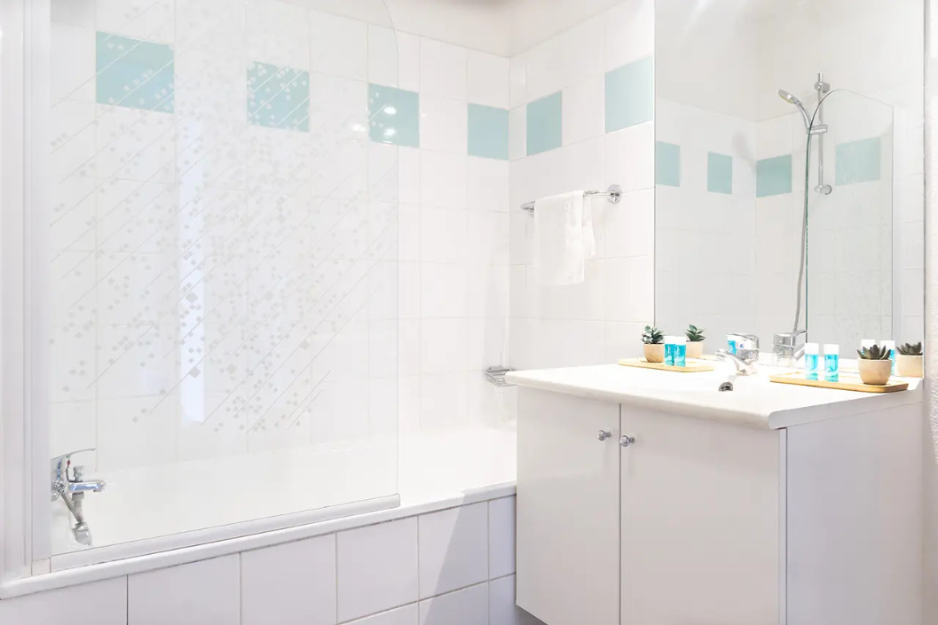 
                                                Vente
                                                 Investissement locatif - studio 4e + parking